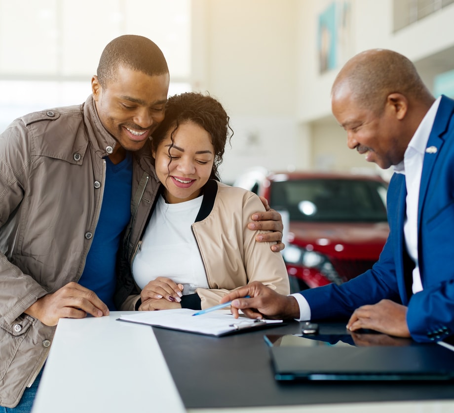 couple buying car